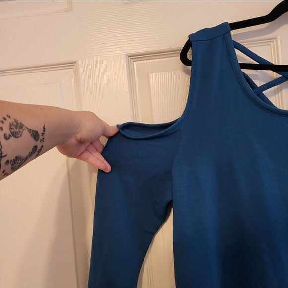 NWT Lane Bryant teal cold shoulder long-sleeved blouse - Picture 2 of 9